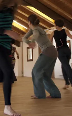 Beca de residencia cooperativa para crear danza, teatro, circo, música, performance y más