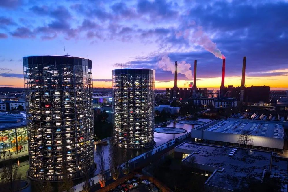 Volkswagen y el militarismo: la industria automotriz alemana se abraza, entre despidos, a la economía de guerra