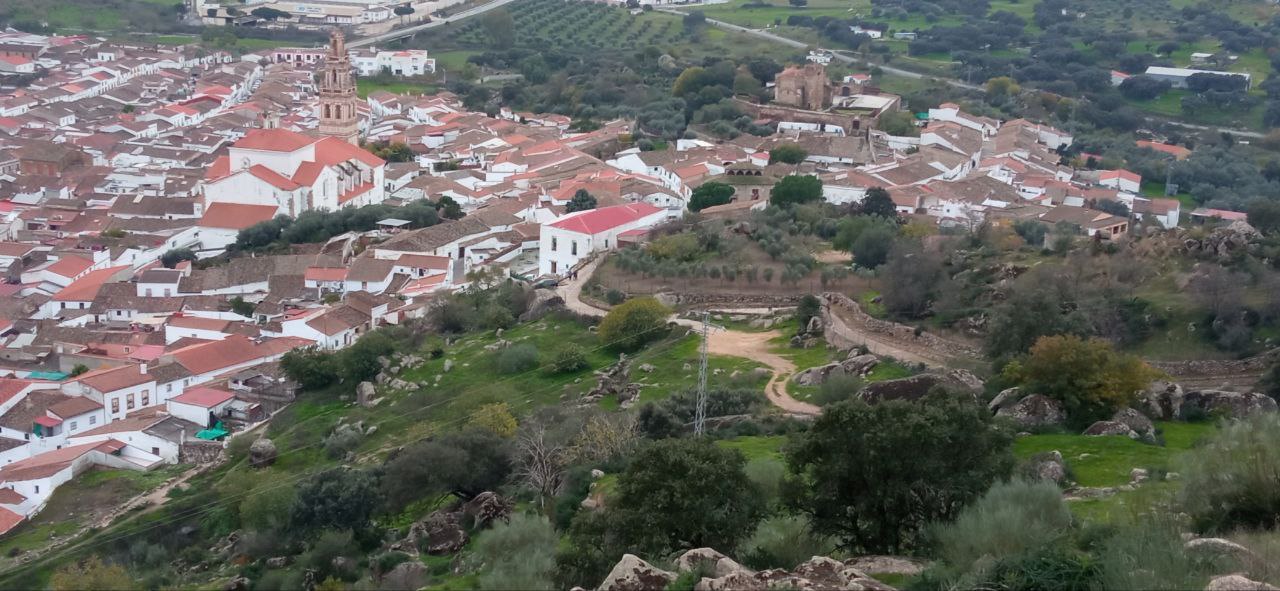 Conjunto renacentista (izquierda) y aljama medieval (derecha) de Burguillos del Cerro